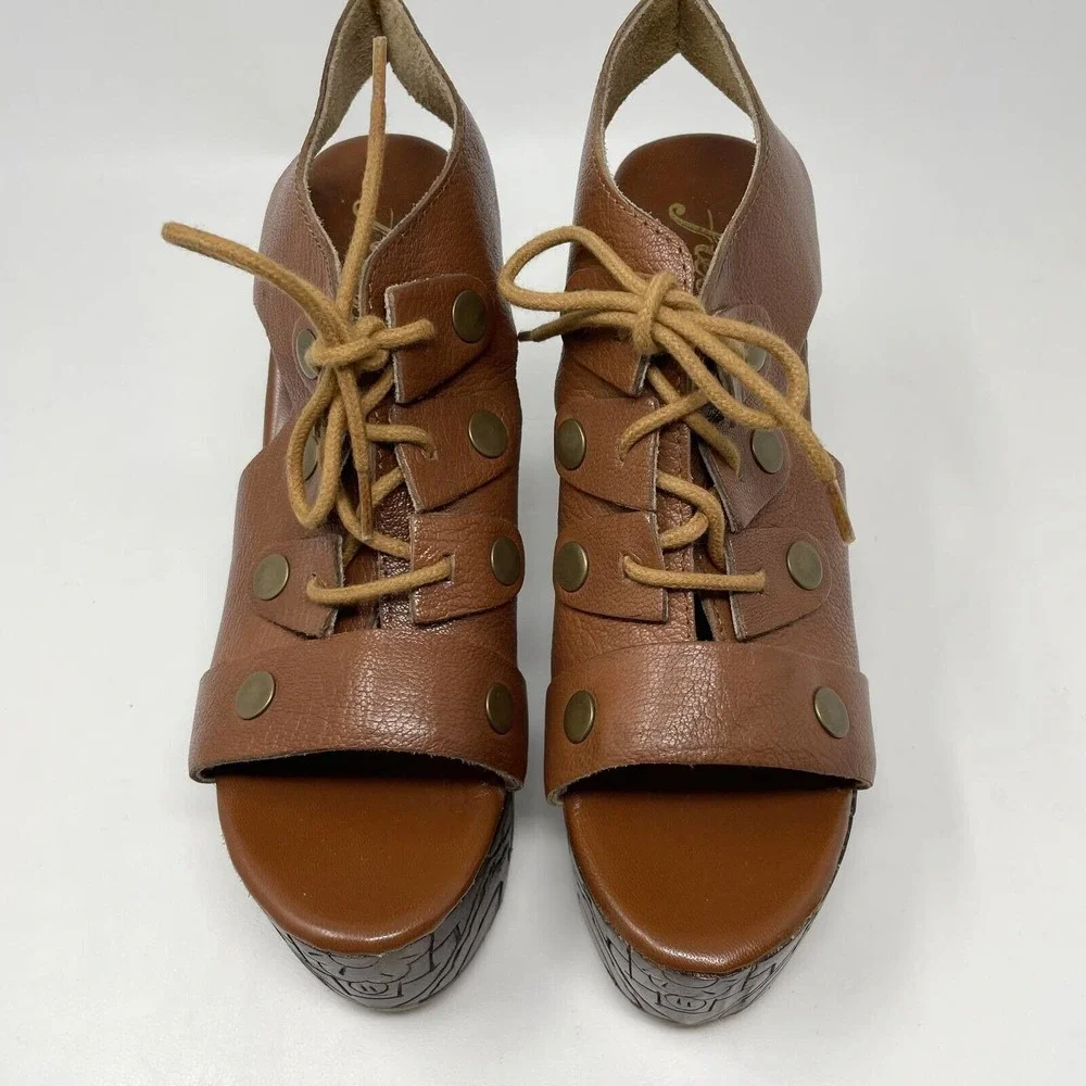 Free People Brown Leather Platform Sandals with Carved Wood-Effect Heel - Picture 5 of 8
